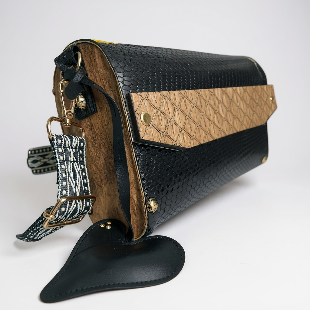 Snake lover Adelaida